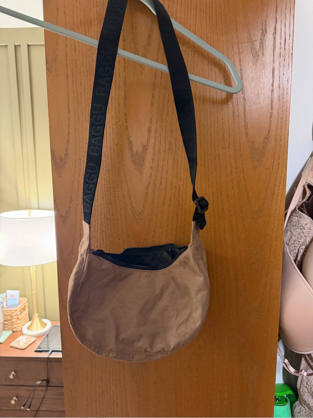 BAGGU Brown Crossbody Bag with Black Strap